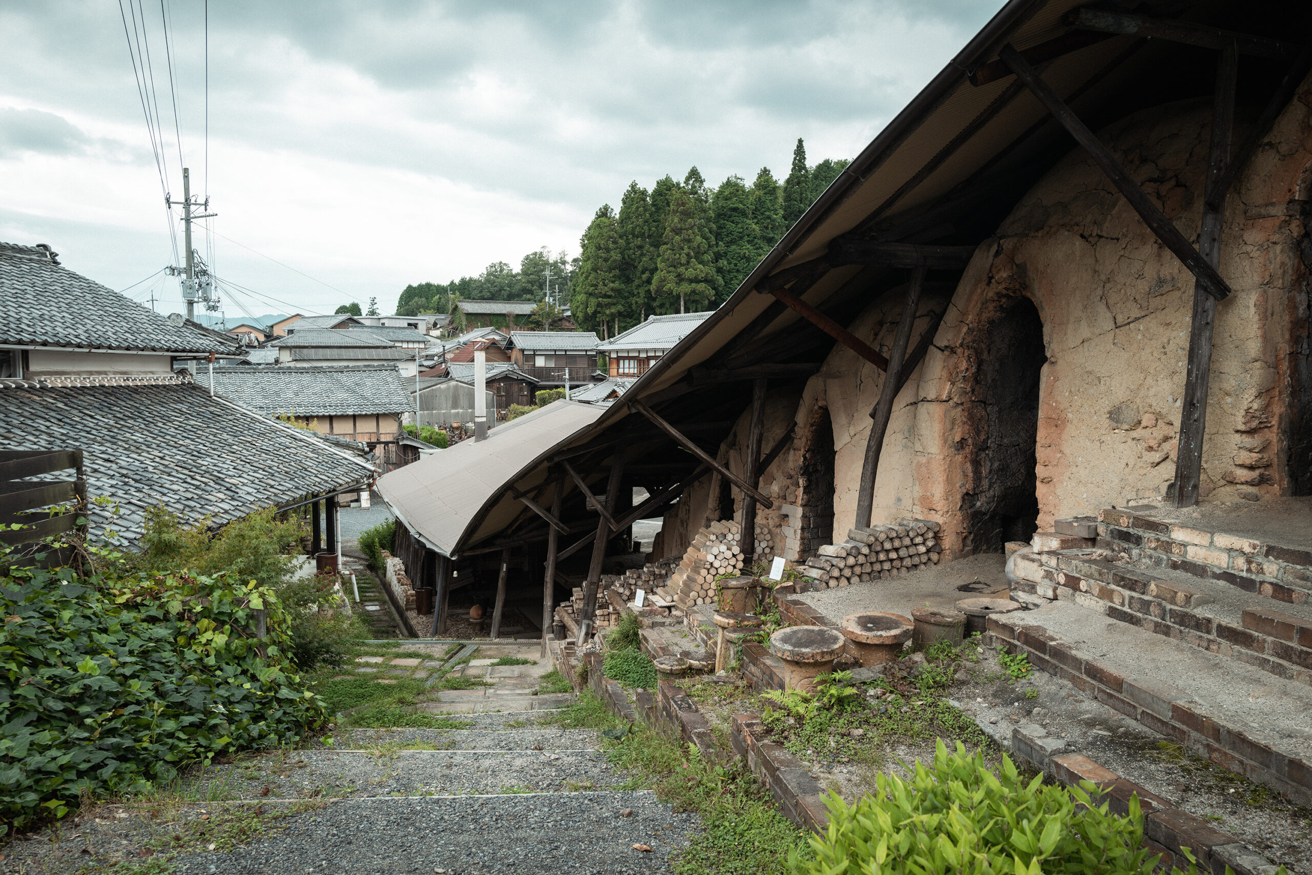 信楽」 | 連載コラム『工芸産地』 | インサイト | KOGEI STANDARD | 日本工芸のオンラインメディア